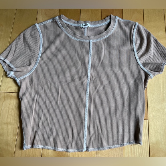 Garage cropped t-shirts size medium (red and pink/taupe) - Picture 2 of 3